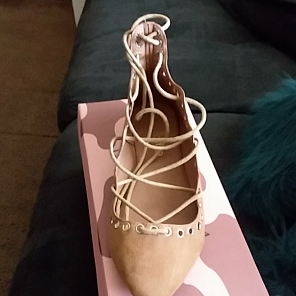 Tie Up Tan Shoes - Picture 2 of 4